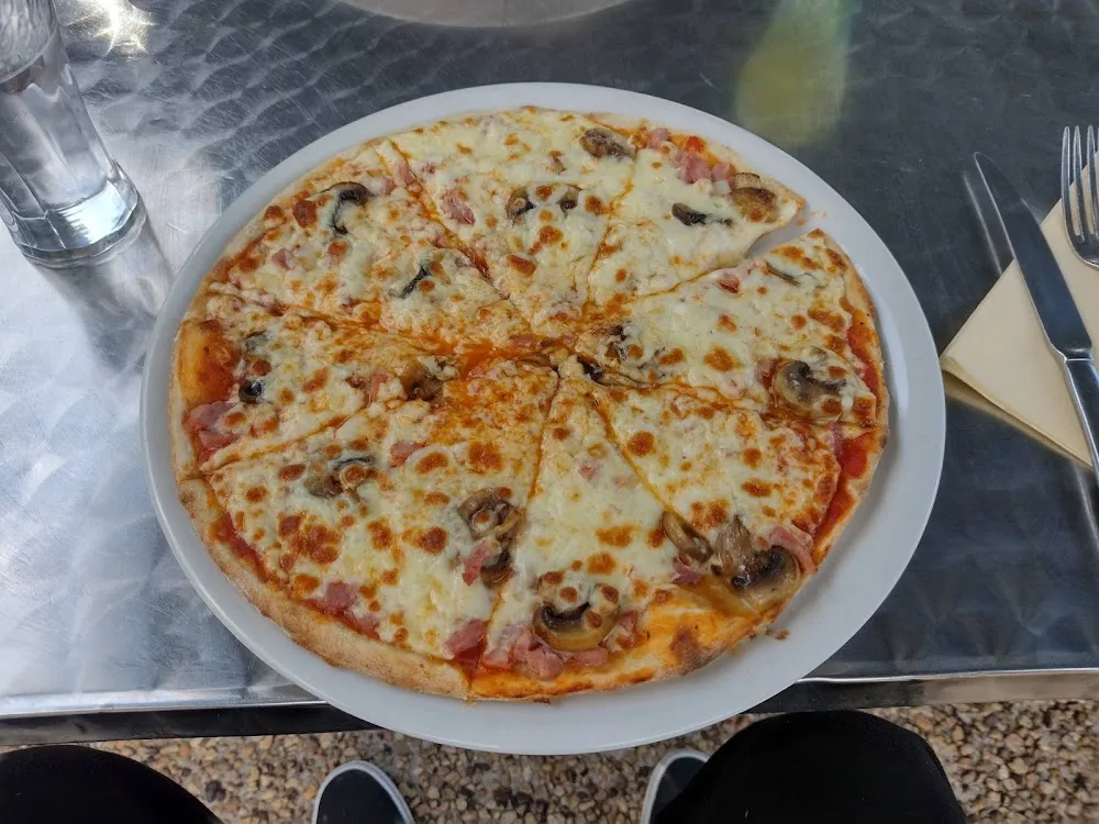 Pizza Regina